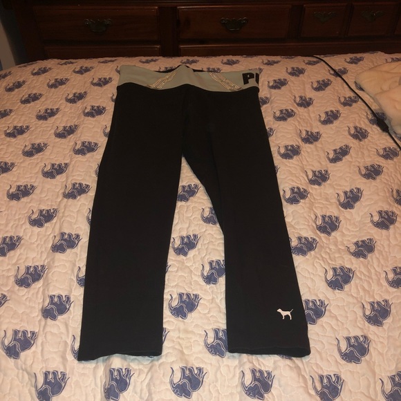 PINK Victoria's Secret Pants - Cropped leggings